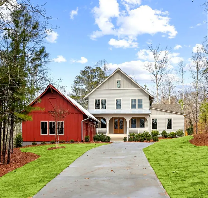 Farmhouse exterior painted by Red Barn Painting
