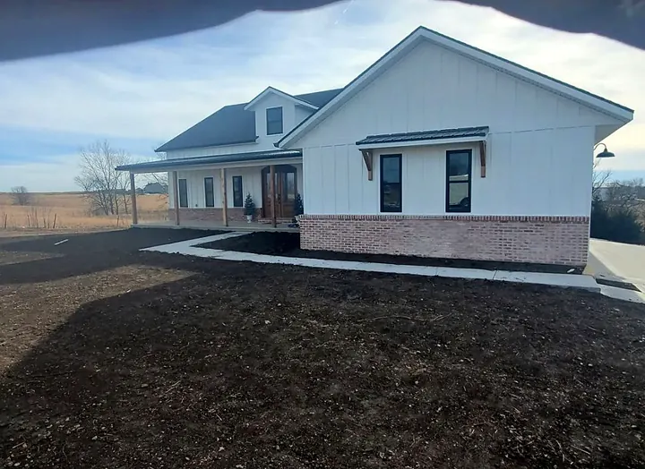 Exterior house painting by Red Barn Painting